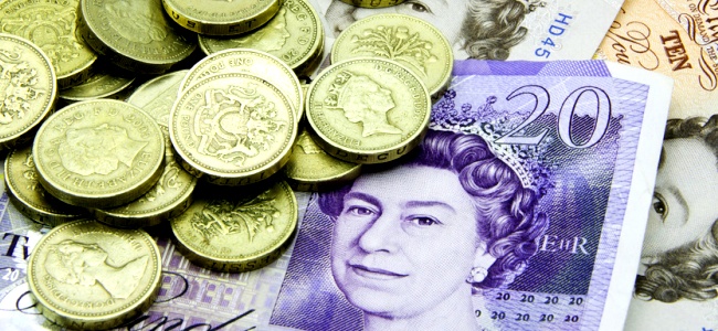 Funta je porasla prema glavnim valutama nakon sto je ekonomija Britanije porasla u trecem kvartalu